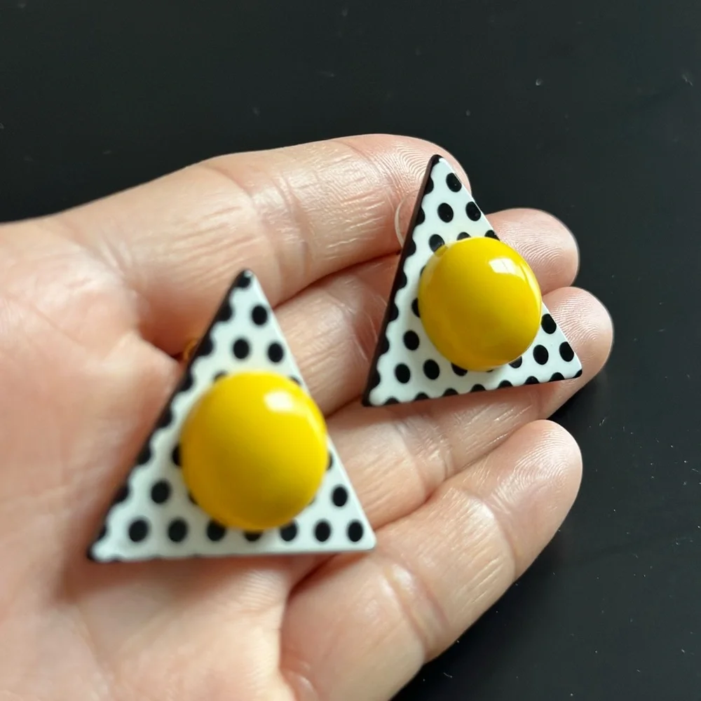 Vtg 1980s Funky Yellow Polka dot Triangle Stud Earrings - Picture 2 of 7